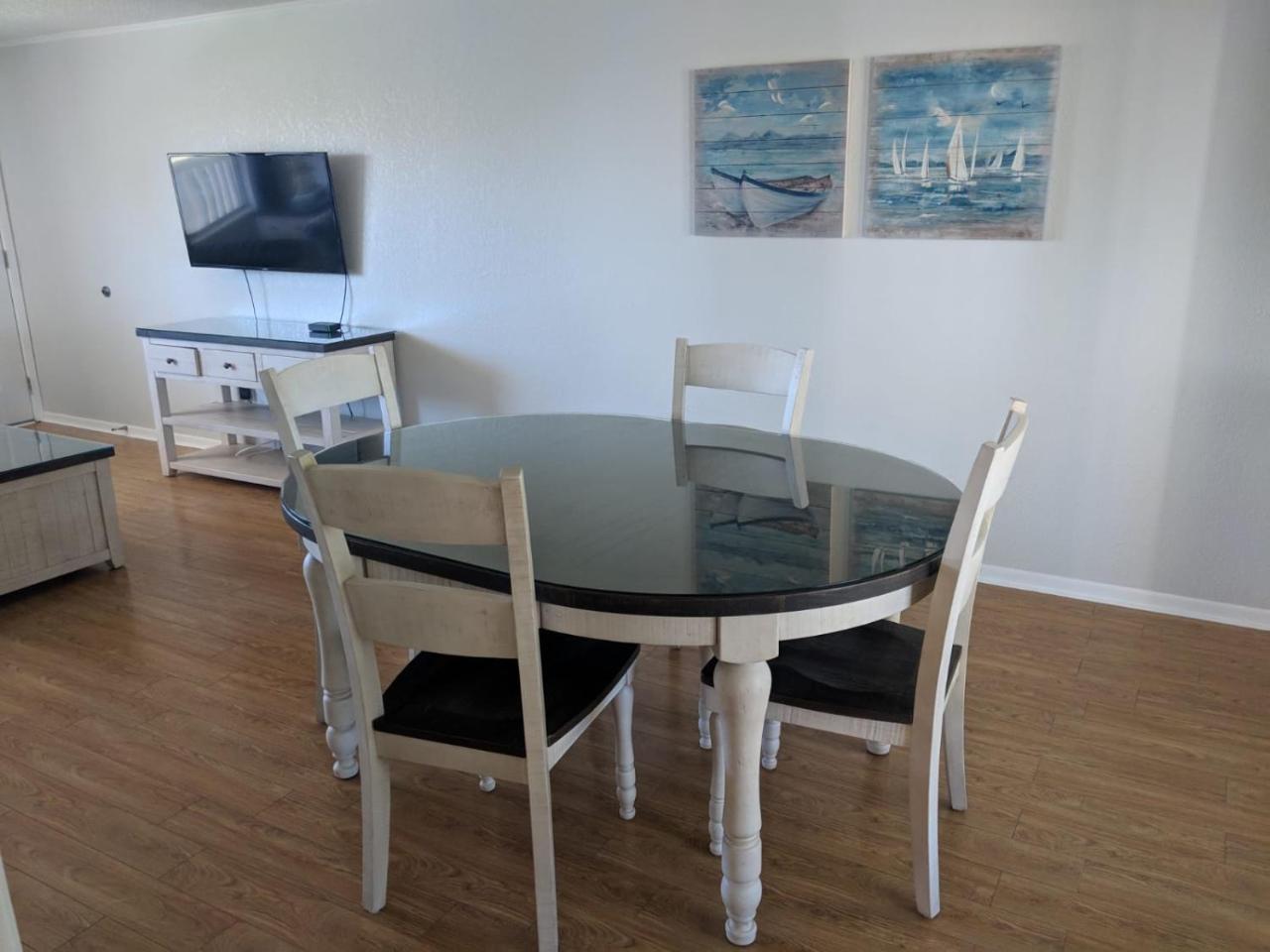 Large One-Bedroom Apartment
